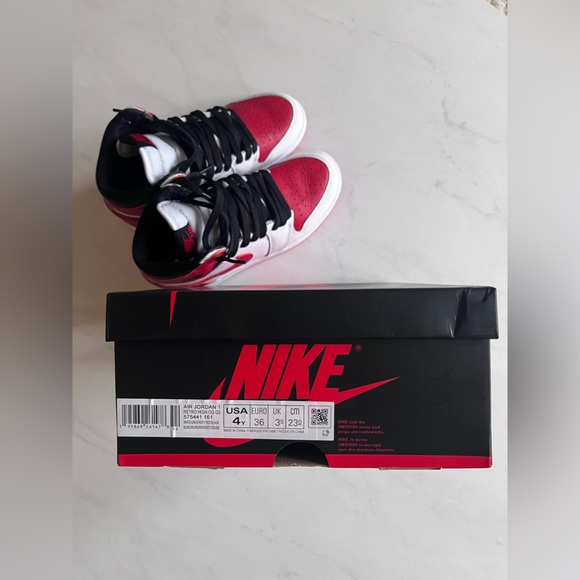 Air Jordan 1 Retro High - Picture 1 of 6